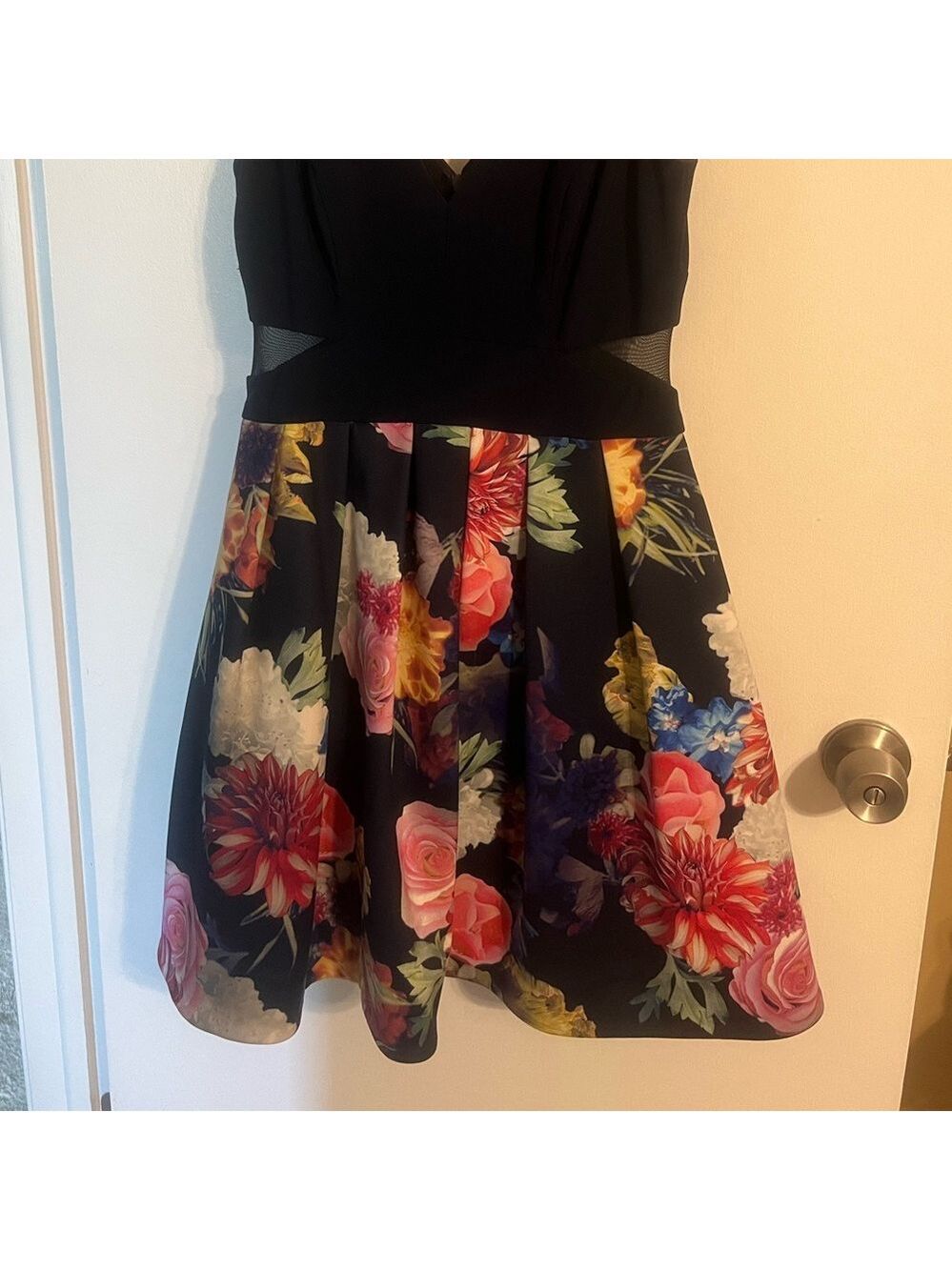 Xscape Navy and Floral Dress Size 8 - Picture 8 of 8